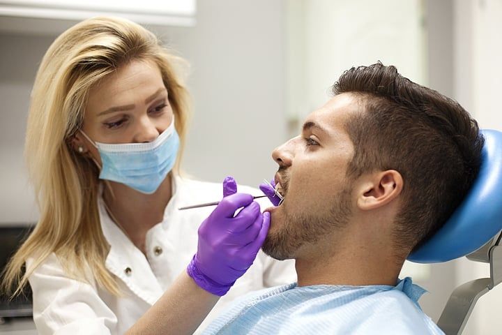 62f6f502 Infecção nos dentes pode causar doenças no coração