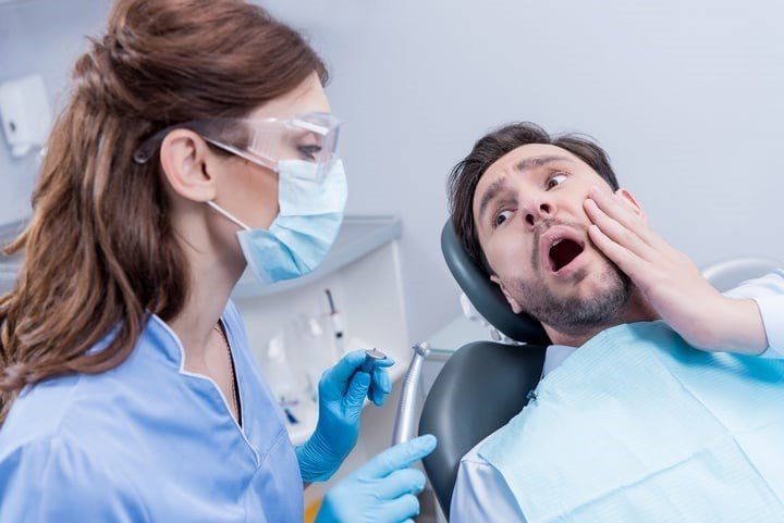 dor-no-implante-dentario-f91567b7 Odontofobia - Tratamento dentário em pacientes com medo do dentista